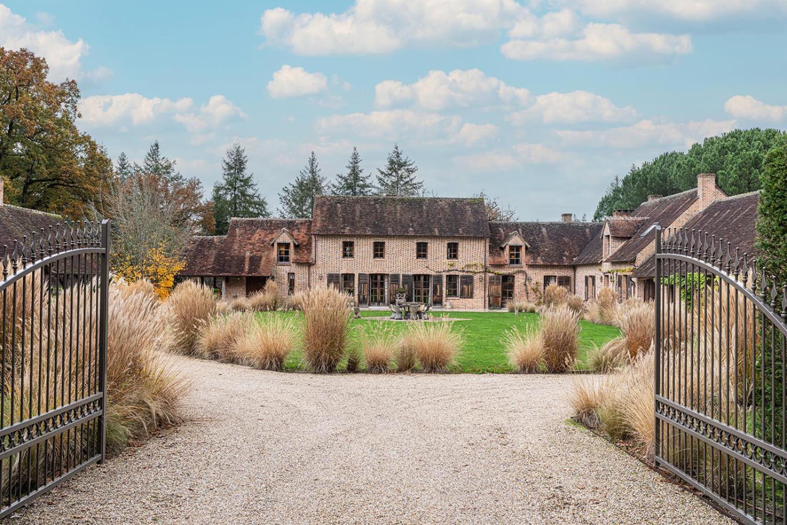 Villa De Lux Avec Piscine Interieur Chauffee 1H30 De Paris Nouan-le-Fuzelier Bagian luar foto